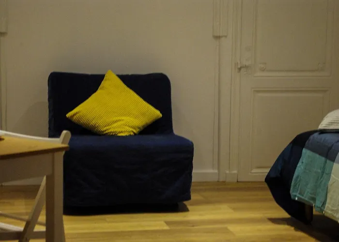 Standing Historic * Ντιζόν