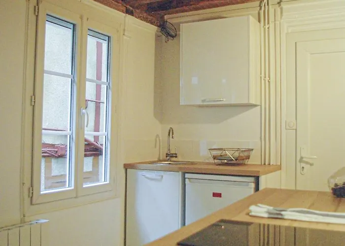 Standing Historic * Ντιζόν